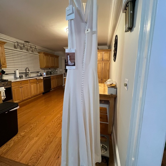 👰🏻♀️ Pronovia Wedding Gown Eureka - Ivory - Size 14 🤍 - Picture 5 of 6